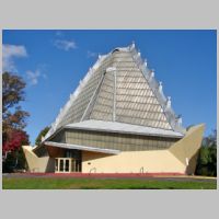 Beth Sholom Synagogue (completed 1959), Elkins Park, Pennsylvania, photo Smallbones, Wikipedia.jpg